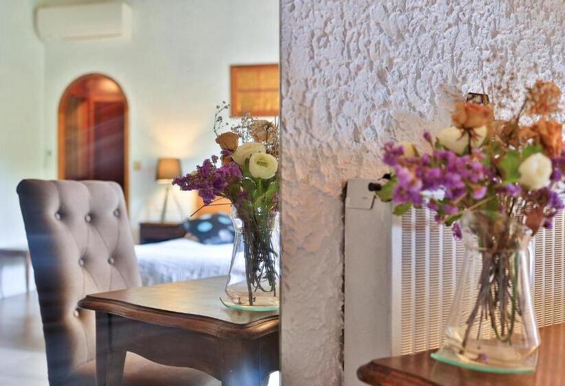 标准三人间, Logis Hôtel Castel Mouisson