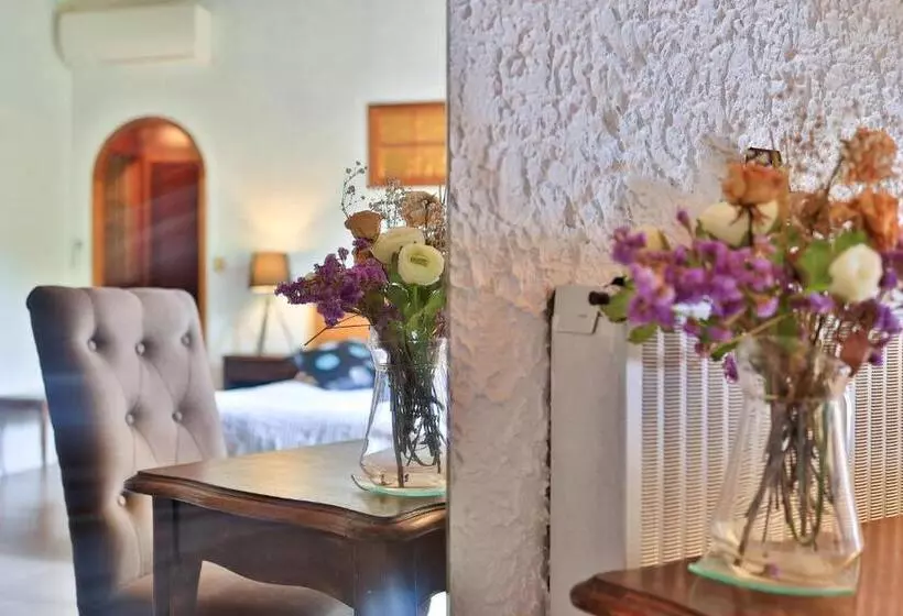 スタンダードトリプルルーム, Logis Hôtel Castel Mouisson