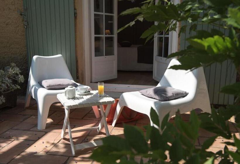 标准间带露台, Logis Hôtel Castel Mouisson