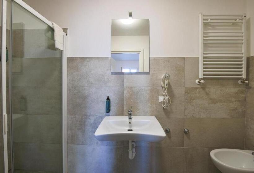 اتاق استاندارد یک نفره, Ciccio