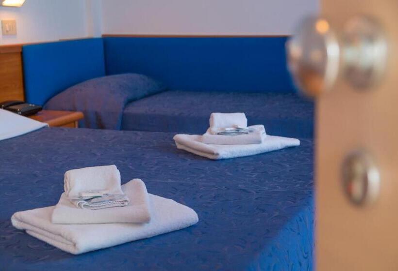 اتاق استاندارد سه نفره, Ciccio