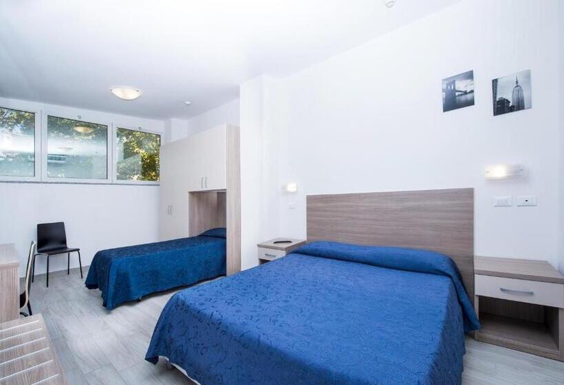 اتاق استاندارد سه نفره, Ciccio