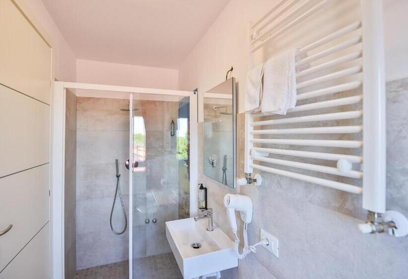 اتاق استاندارد چهار تخته, Ciccio