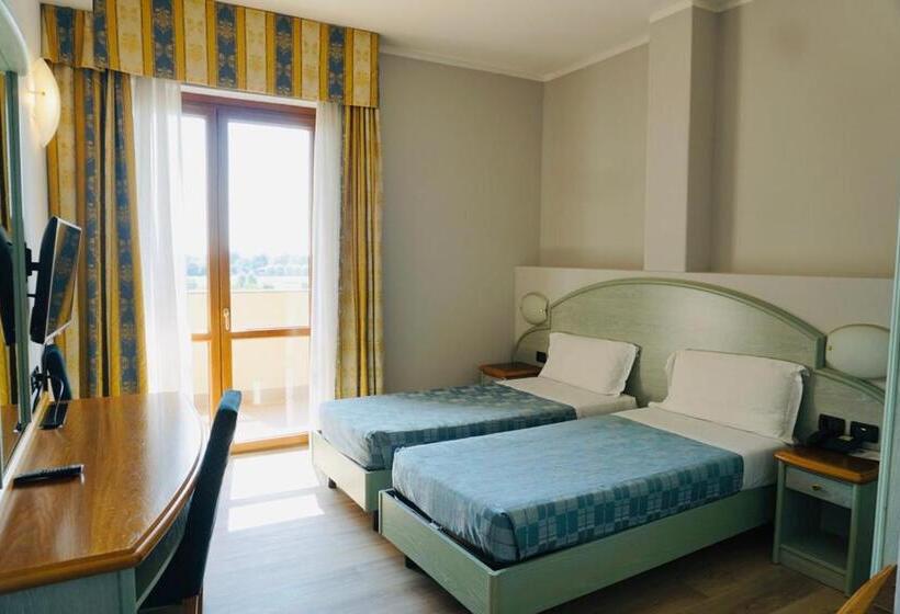 غرفة قياسية فردية, Europa Milano