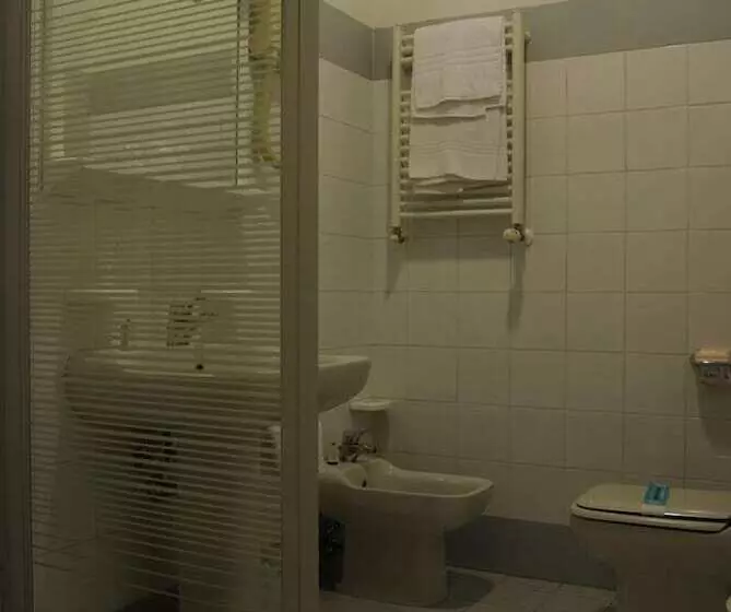 اتاق استاندارد سه نفره, Europa Milano