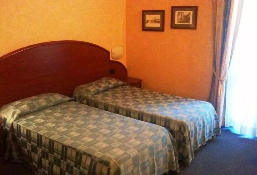اتاق استاندارد سه نفره, Europa Milano