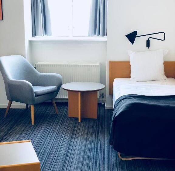 غرفة قياسية, Garni