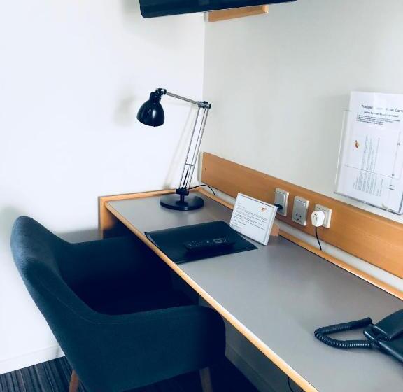 غرفة أساسية, Garni