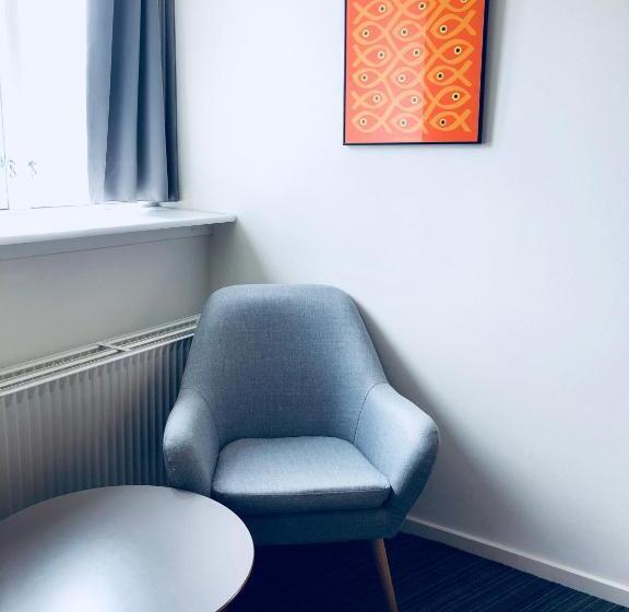 غرفة أساسية, Garni