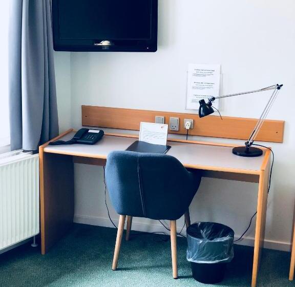 غرفة أساسية, Garni