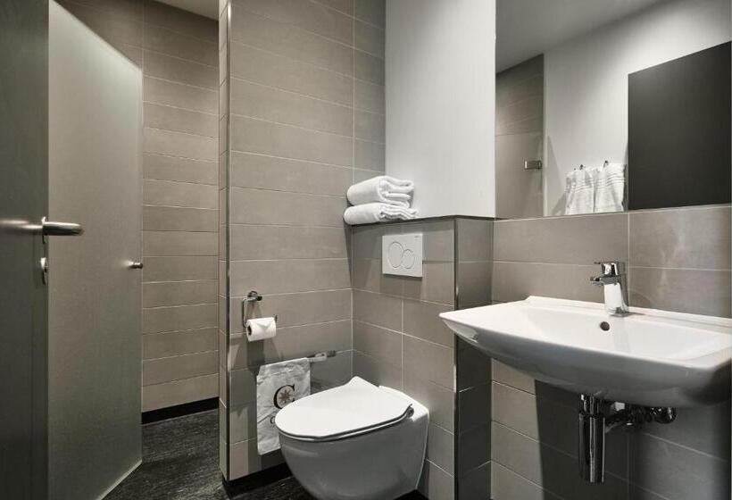 شقة غرفة واحدة, Garni