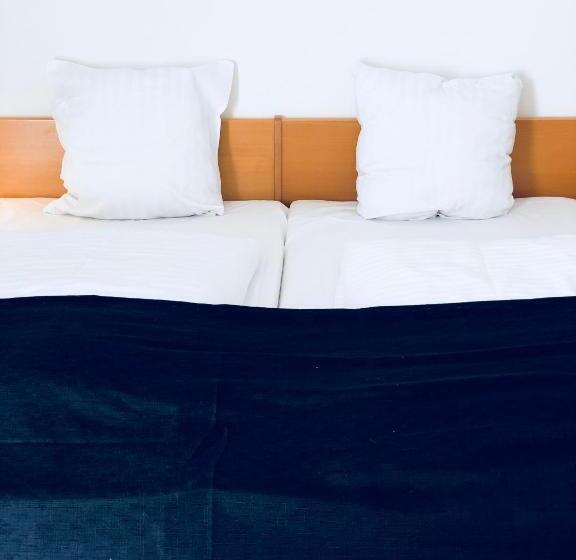 غرفة أساسية, Garni