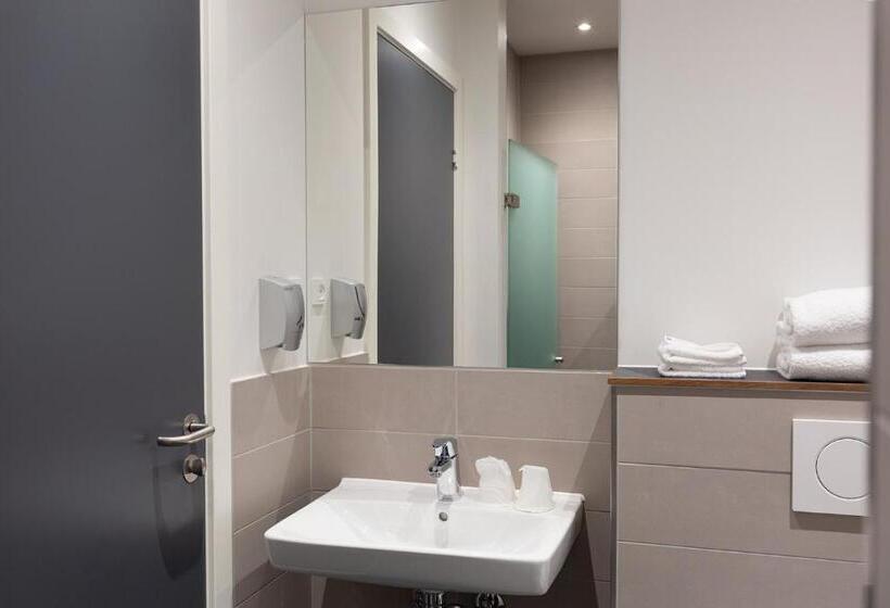 شقة غرفة واحدة, Garni