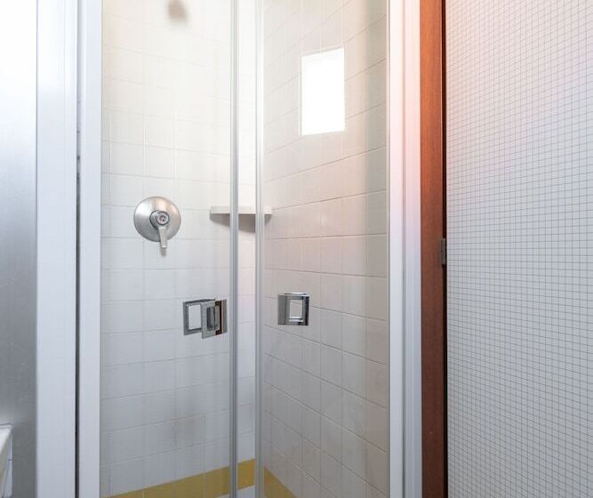 غرفة أساسية سرير مزدوج, Iris