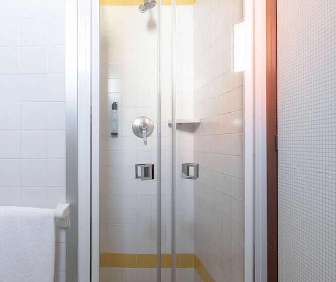 غرفة أساسية سرير مزدوج, Iris