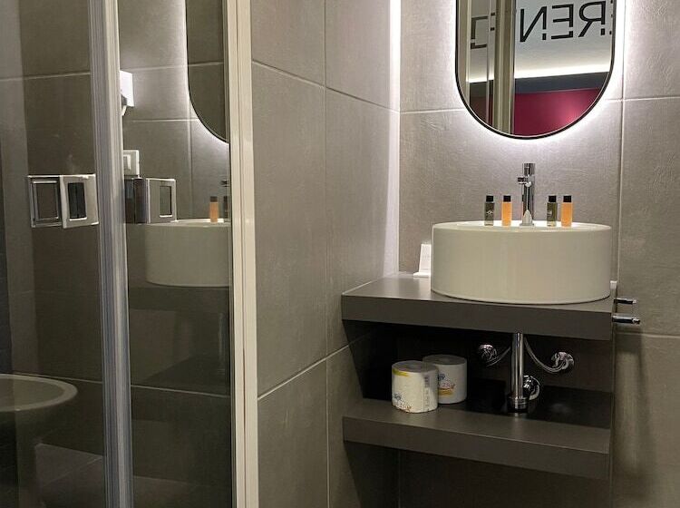 غرفة قياسية ثلاثية, Iris