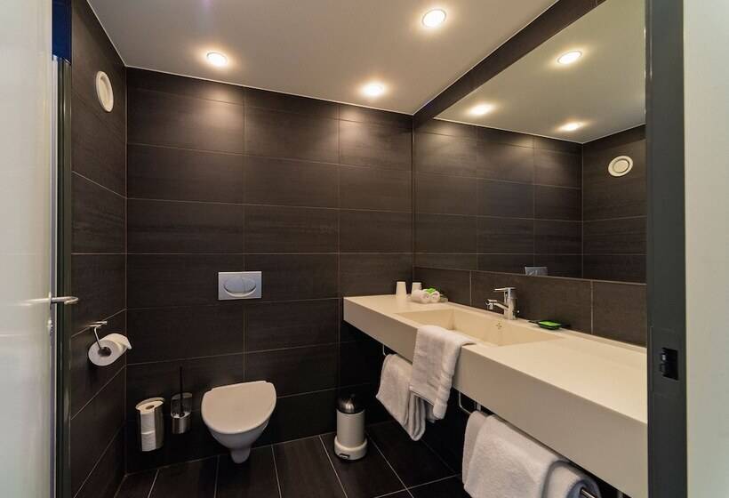 豪华房间, Konventum Conference Center