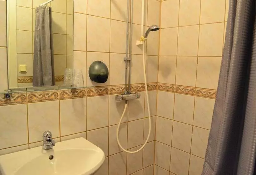 Standard Neljän Hengen Huone, L Skinnargården