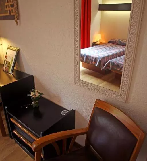 スタンダードシングルルーム, Logis Hotel Restaurant Auberge Du Peras