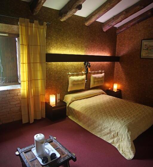 חדר סטנדרט, Logis Hotel Restaurant Auberge Du Peras