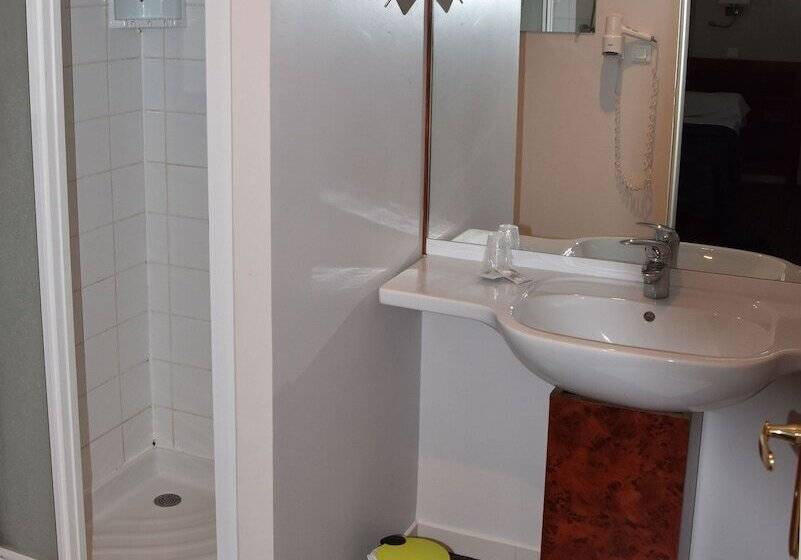 חדר סטנדרט, Logis Hôtel Restaurant La Vraine