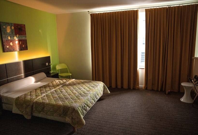 חדר סטנדרט לשלושה, Logis Hôtel Restaurant La Vraine