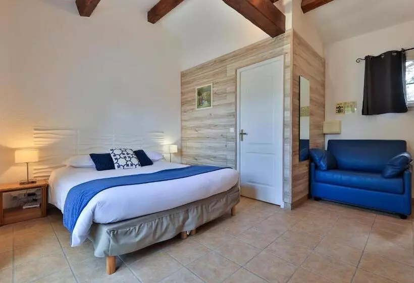 コンフォートトリプルルーム, Logis Hôtel & Spa Déjeunez Sous L Arbre