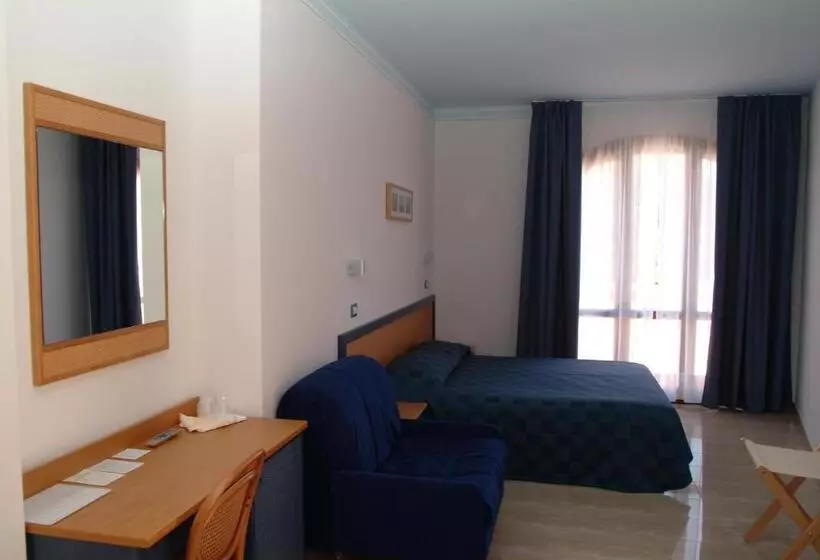 Standard Triple Room with Terrace, Mistral