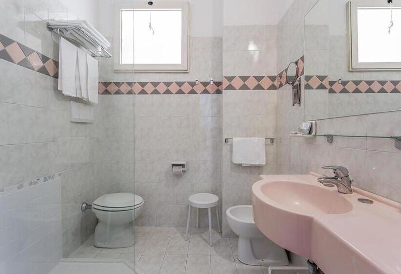 اتاق لوکس با چشمانداز دریا, Nobel