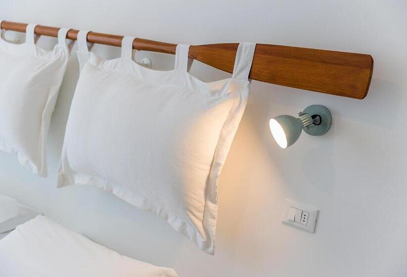 اتاق لوکس با چشمانداز دریا, Nobel