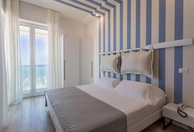 اتاق سه نفره دلوکس با چشمانداز دریا, Nobel