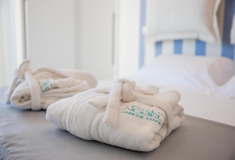 اتاق لوکس چهار تخته, Nobel