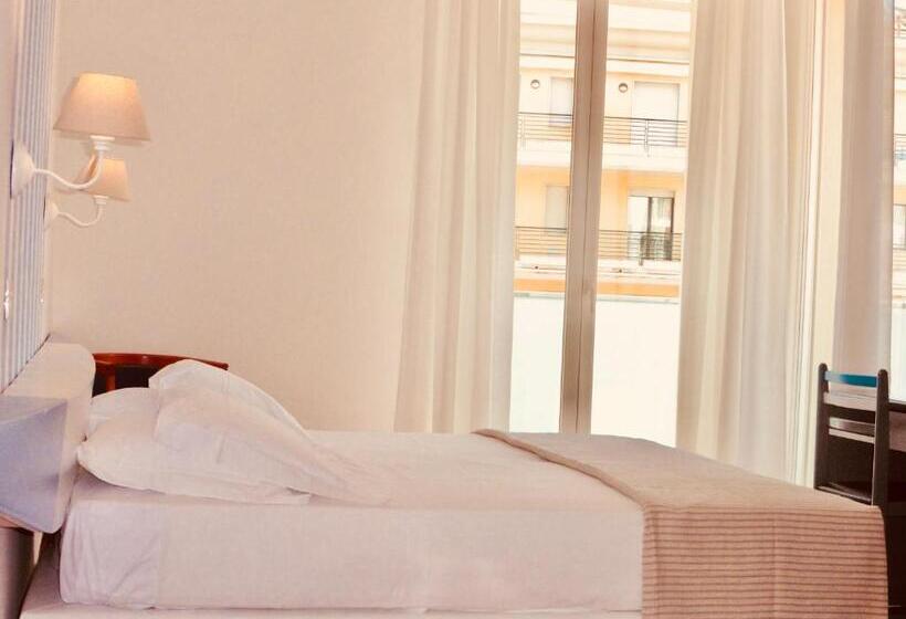 اتاق استاندارد سه نفره, Nobel