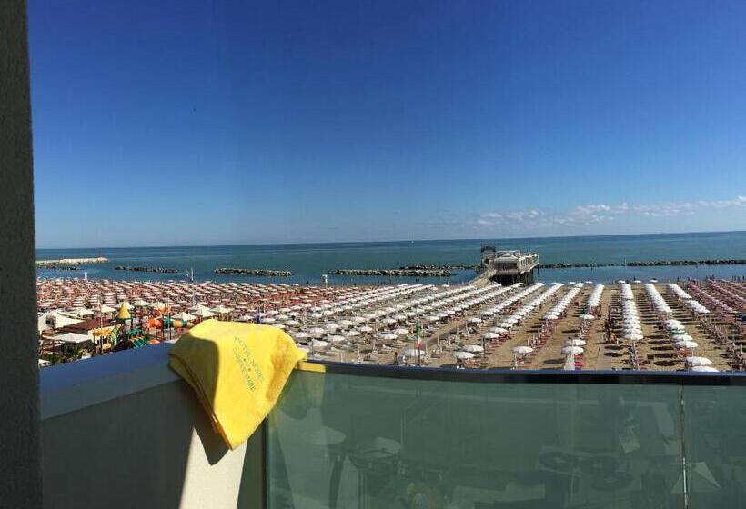 سوییت با چشمانداز دریا, Nobel