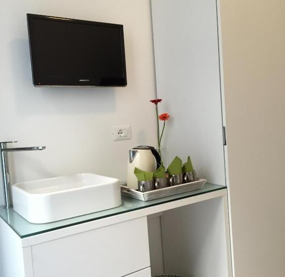 سوییت با چشمانداز دریا, Nobel