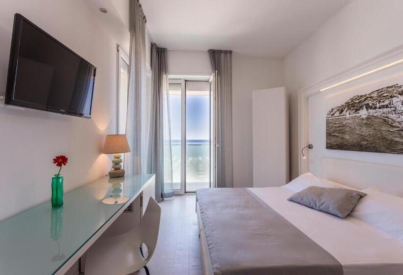 سوییت با چشمانداز دریا, Nobel