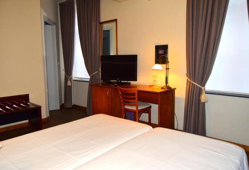 Номер Deluxe, Oranje City
