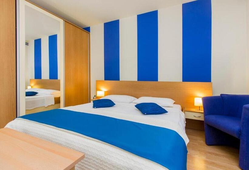 חדר סופריור עם נוף לים ומרפסת, Pansion Zlatna Ribica