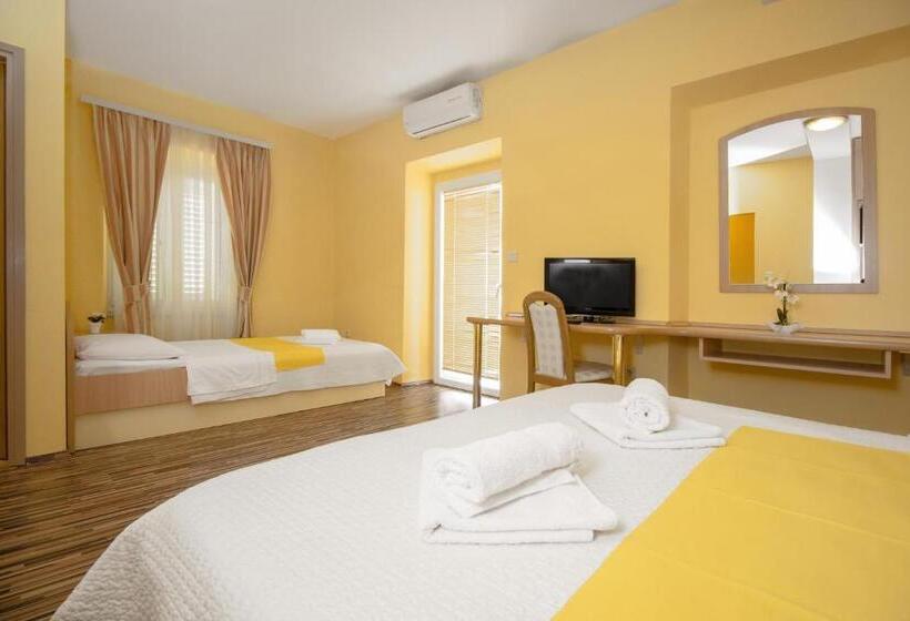 Triple Room Sea View, Pansion Zlatna Ribica