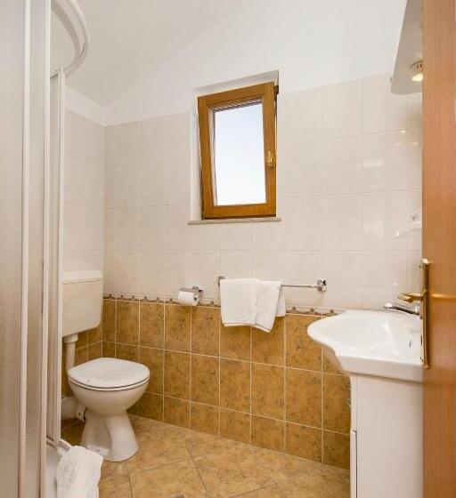 חדר סטנדרט לשלושה עם מרפסת, Pansion Zlatna Ribica