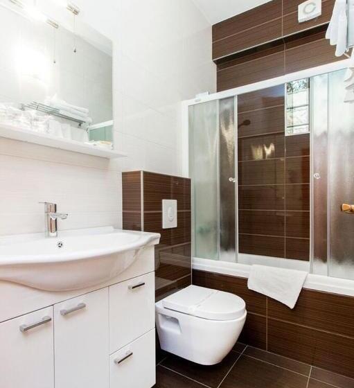 חדר סטנדרט לשלושה עם מרפסת, Pansion Zlatna Ribica