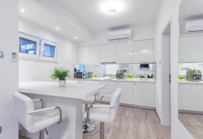 סטודיו דלוקס, Pansion Zlatna Ribica