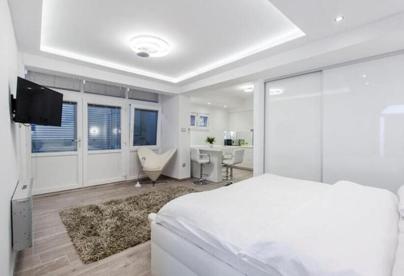 סטודיו דלוקס, Pansion Zlatna Ribica