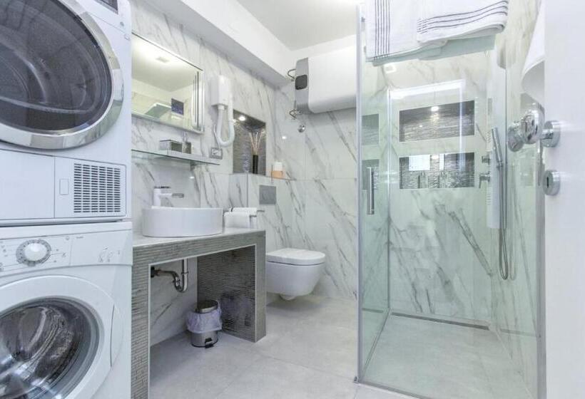 סטודיו דלוקס, Pansion Zlatna Ribica