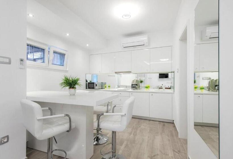 סטודיו דלוקס, Pansion Zlatna Ribica