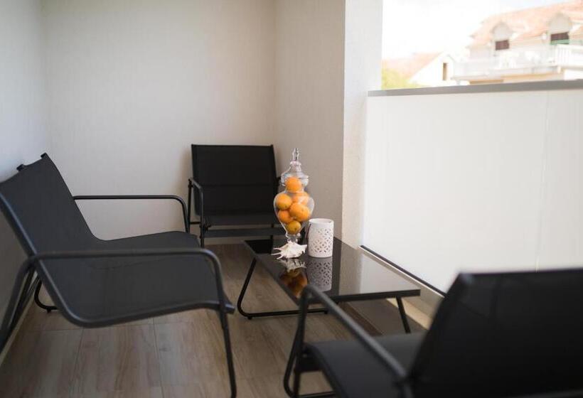 סוויטת דלוקס נוף לים, Pansion Zlatna Ribica