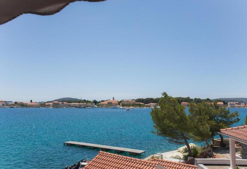 סוויטת דלוקס נוף לים, Pansion Zlatna Ribica