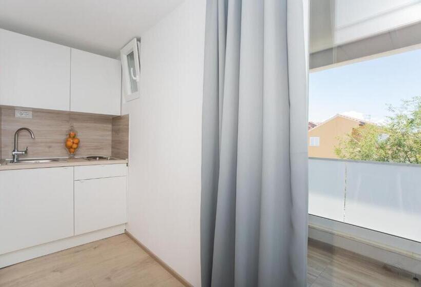 סוויטת דלוקס נוף לים, Pansion Zlatna Ribica