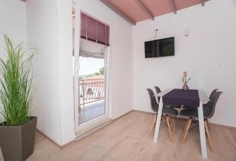 סוויטת דלוקס נוף לים, Pansion Zlatna Ribica