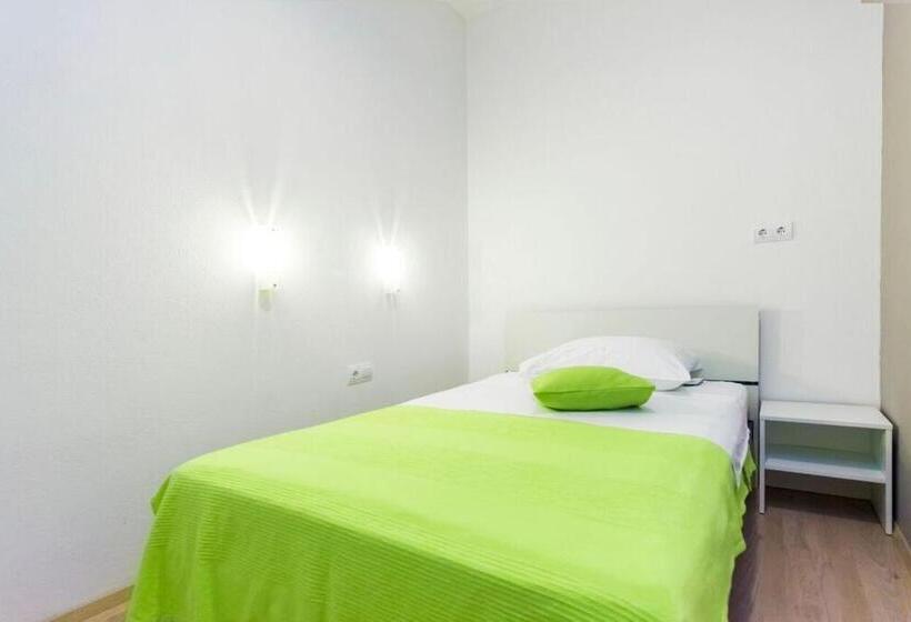 דירת חדר נוף לגינה, Pansion Zlatna Ribica